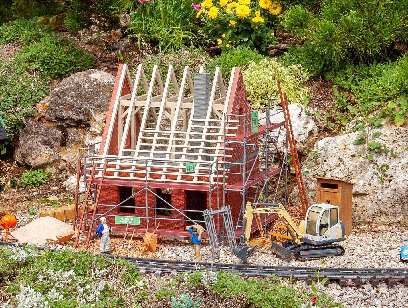 Construction scaffolding with accessories