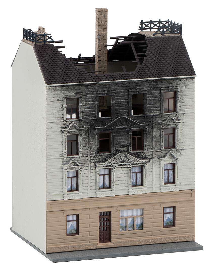Dwelling house in fire thumbnail 3