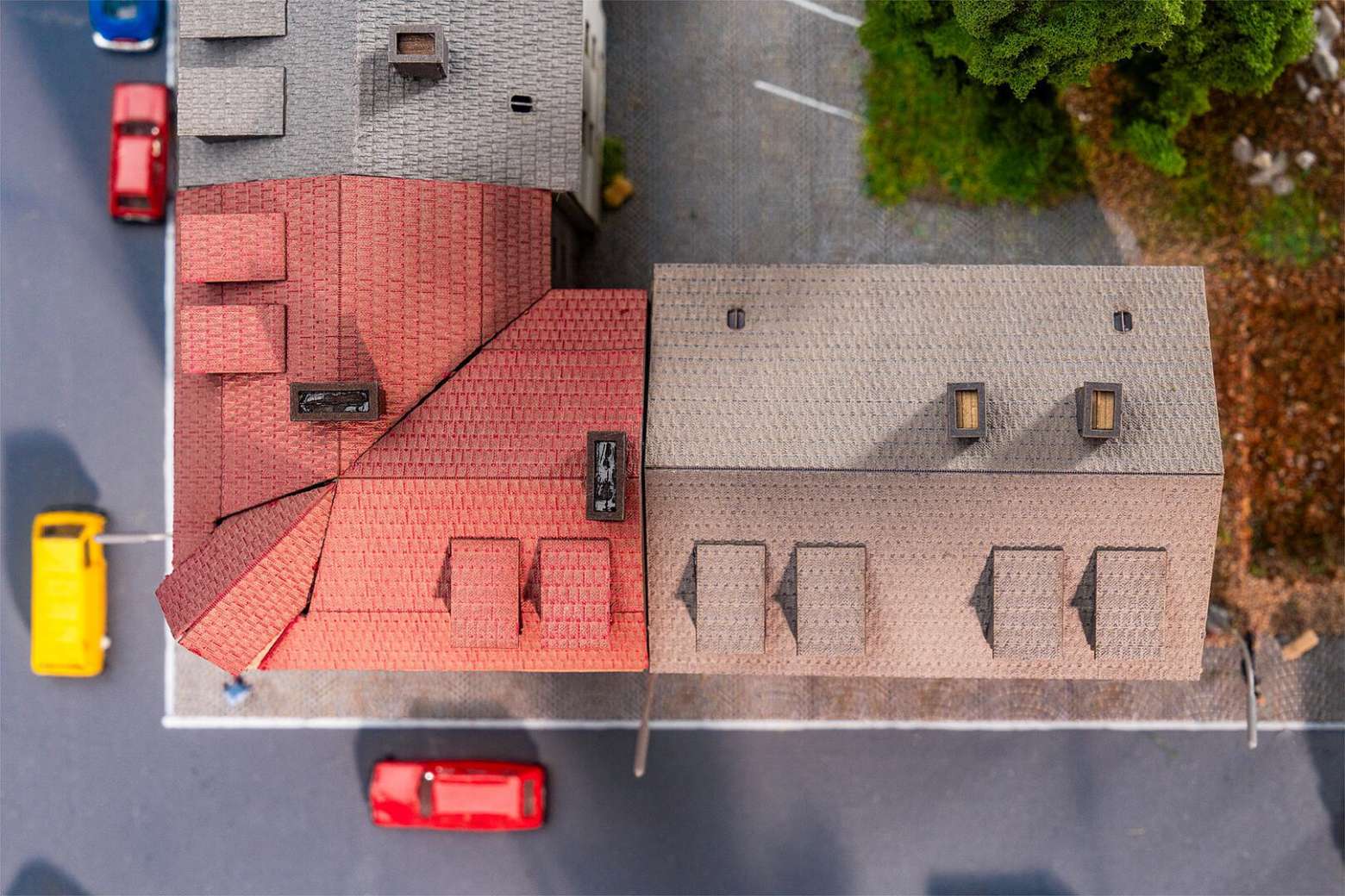 Row of townhouses thumbnail 3