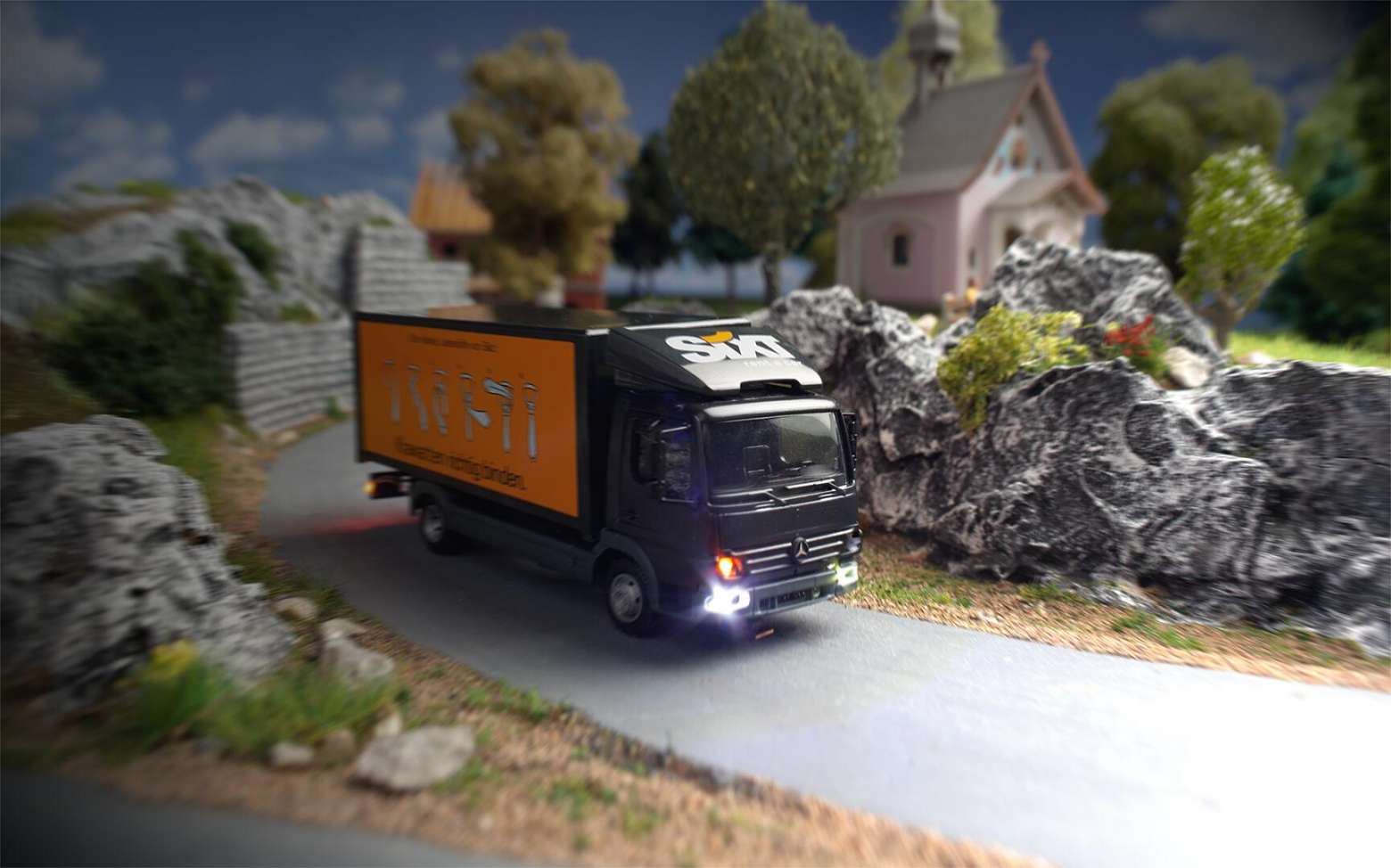 Car System Digital Lorry MB Atego Sixt (HERPA) thumbnail 2