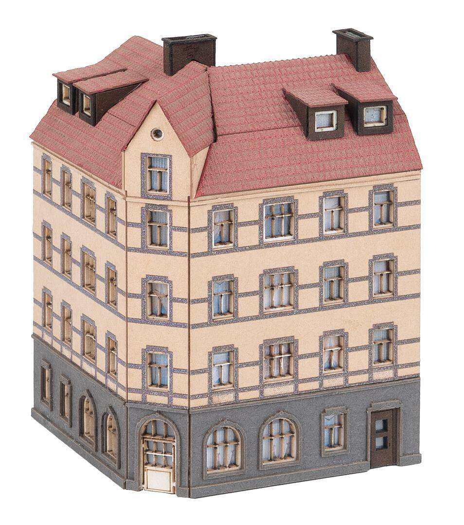 Row of townhouses thumbnail 8