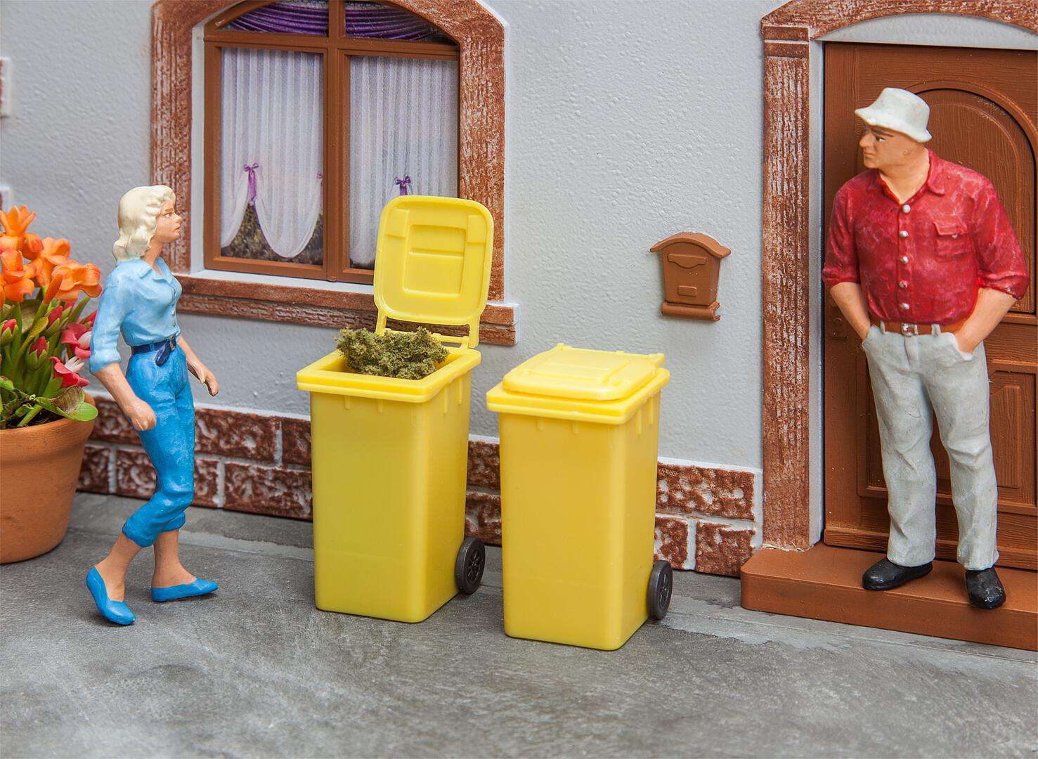 2 Refuse bins, yellow