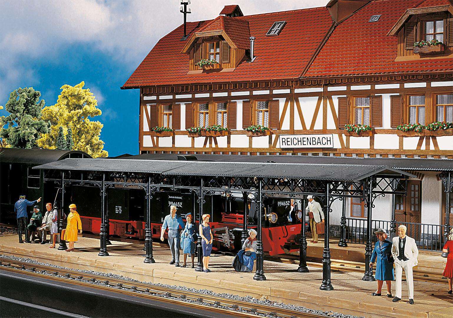 Roof-covered platform