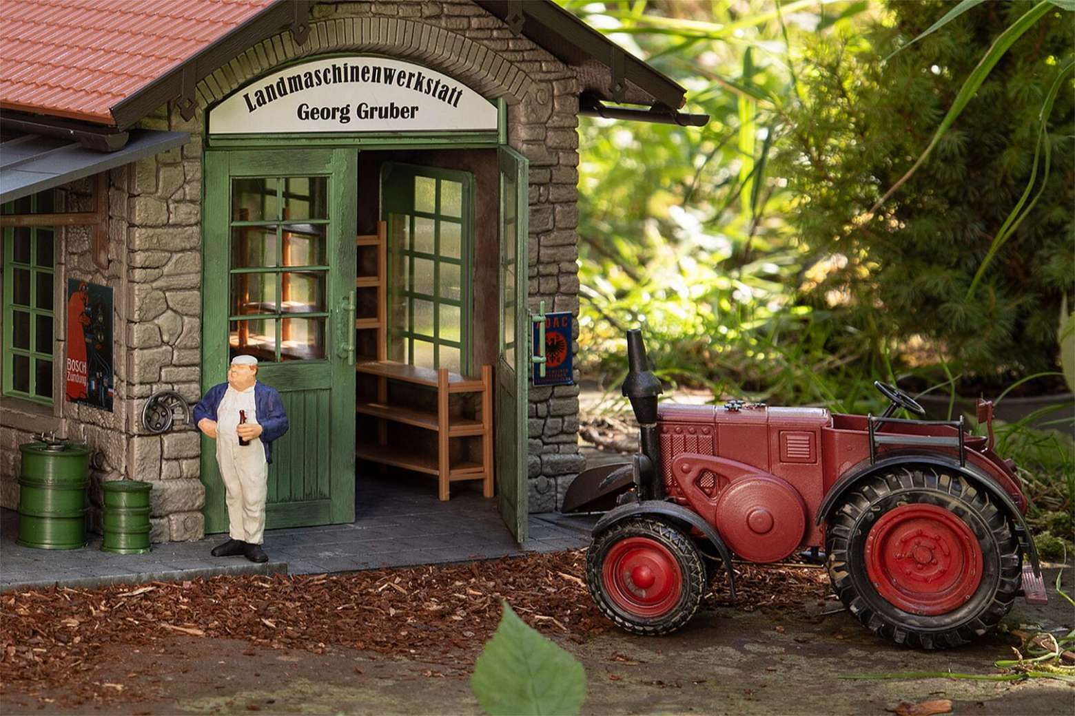 Agricultural machine workshop thumbnail 2