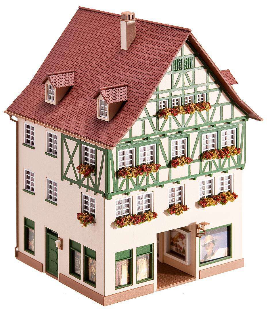 City house with passage thumbnail 3