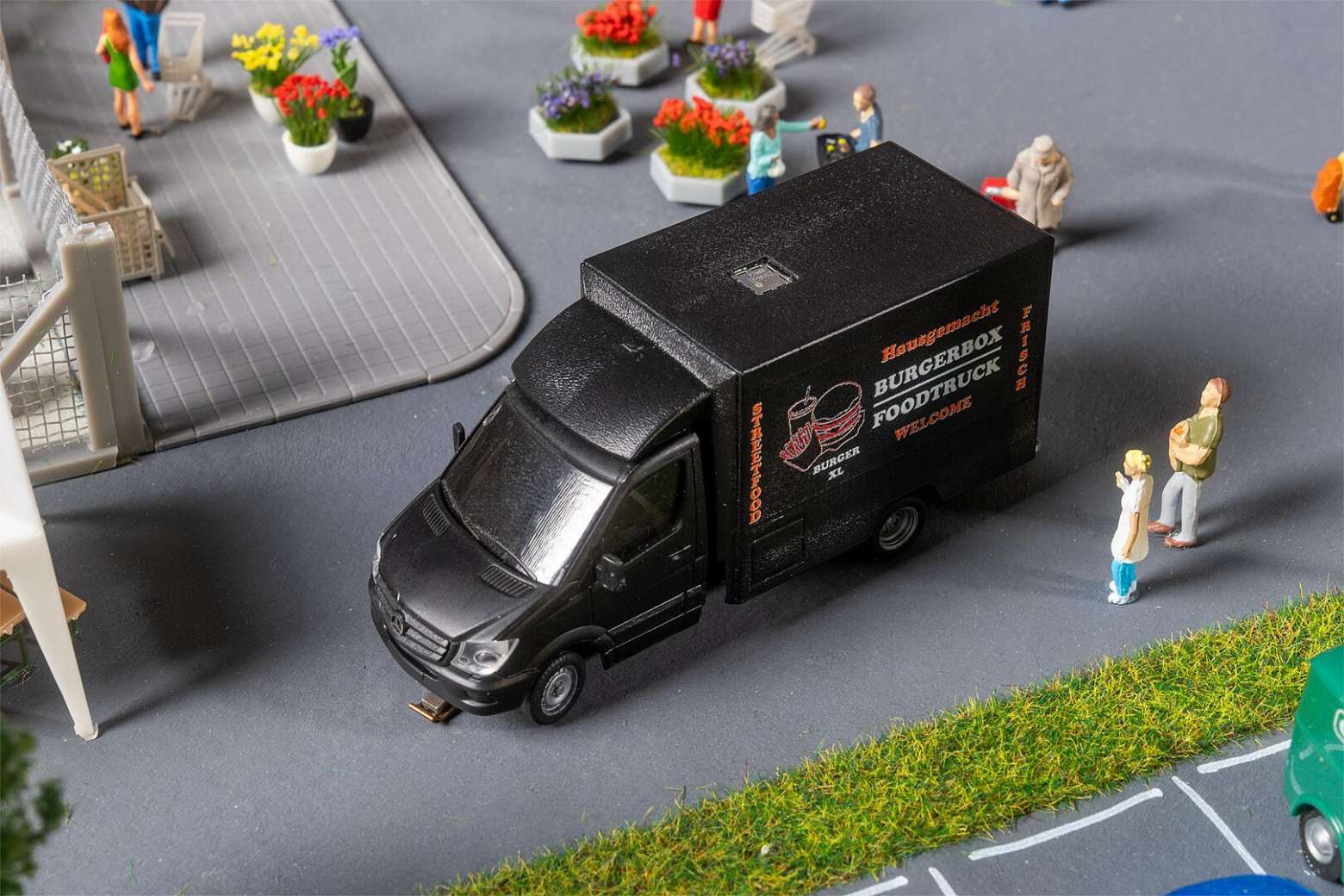 Car System Digital MB Sprinter Foodtruck (HERPA) thumbnail 2