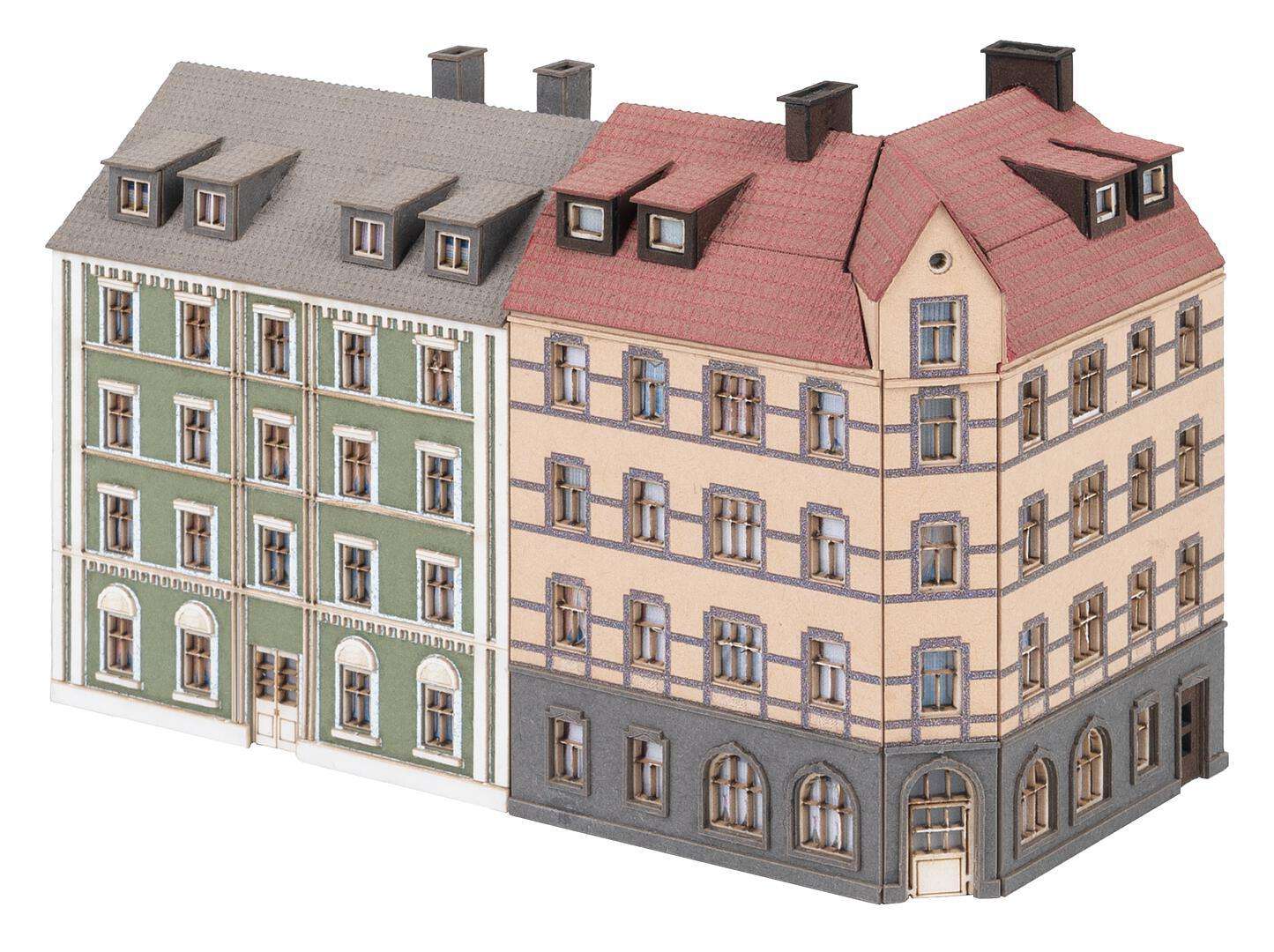 Row of townhouses thumbnail 4