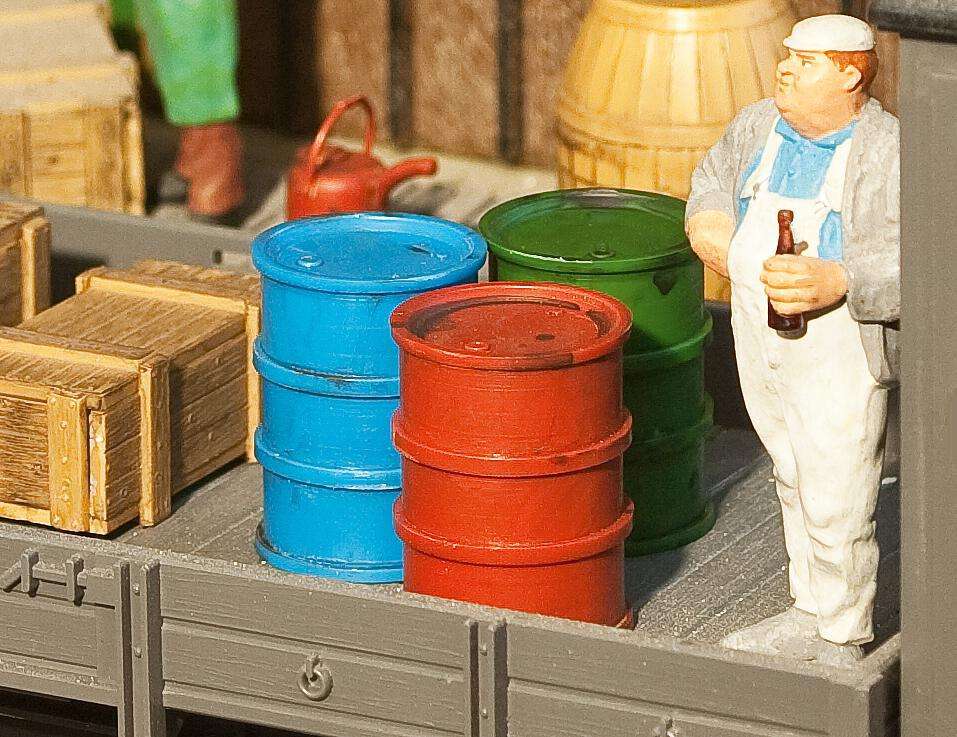 2 Oil drums + Oil can