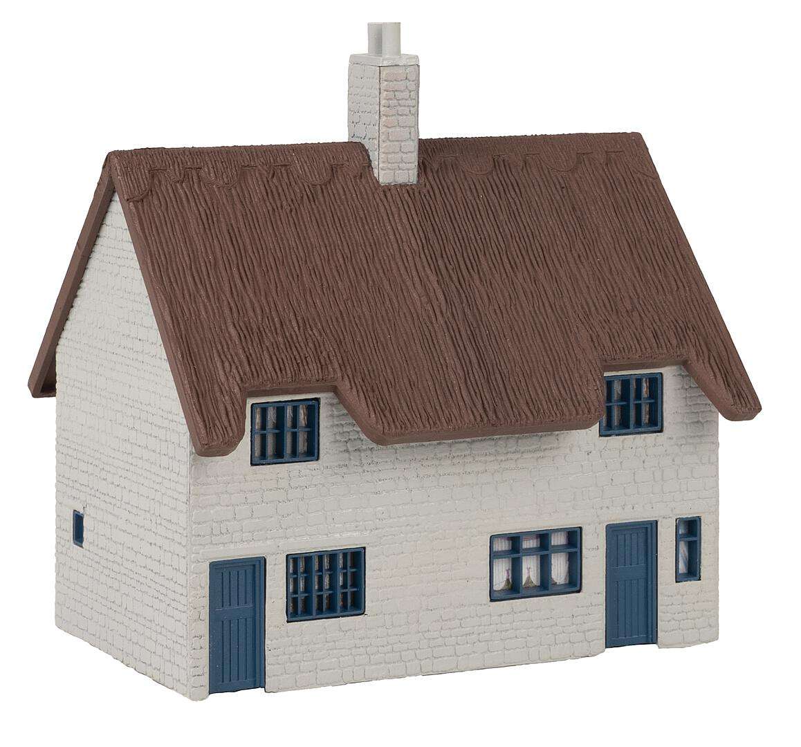 House with thatched roof thumbnail 2