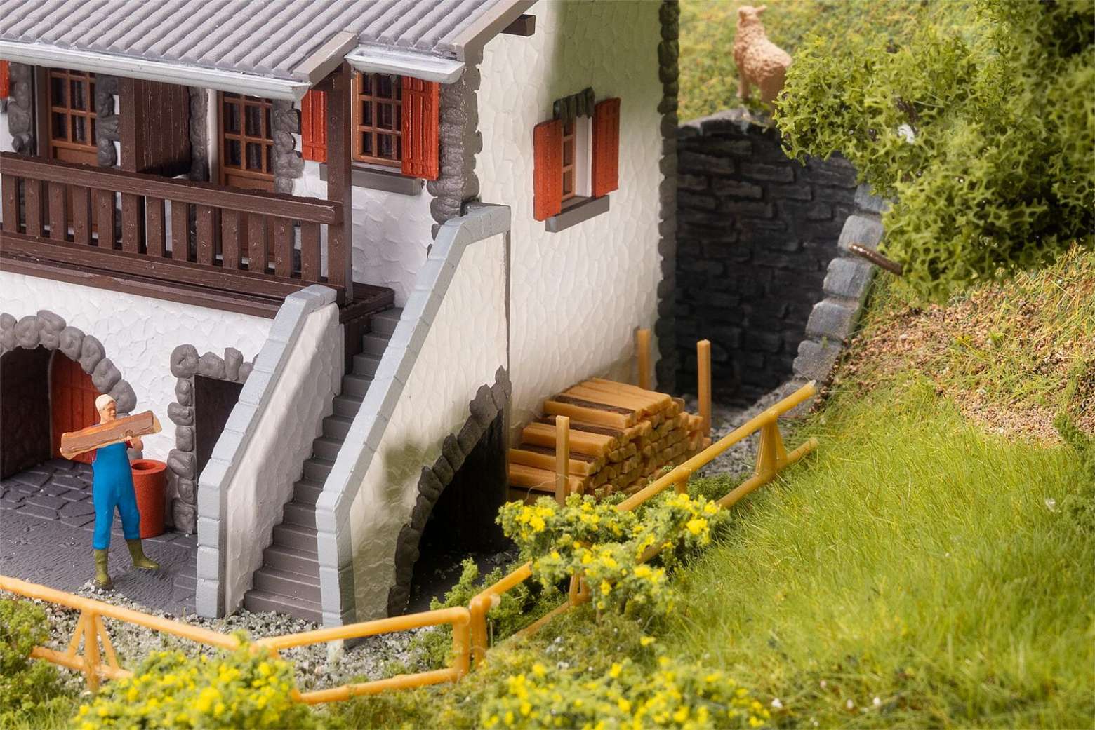 Alpina House thumbnail 4