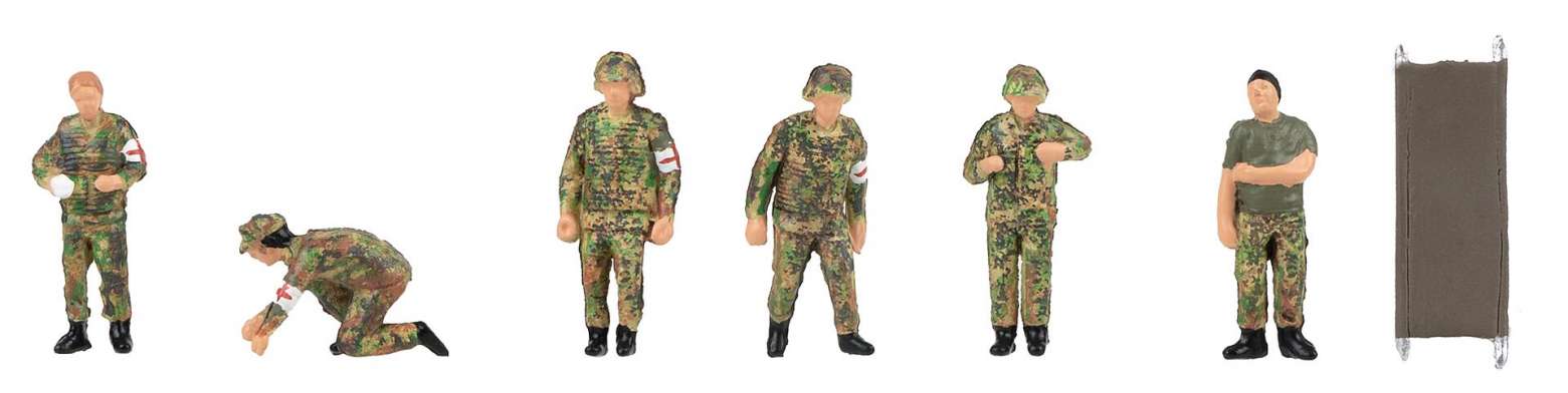 Soldiers in medical service