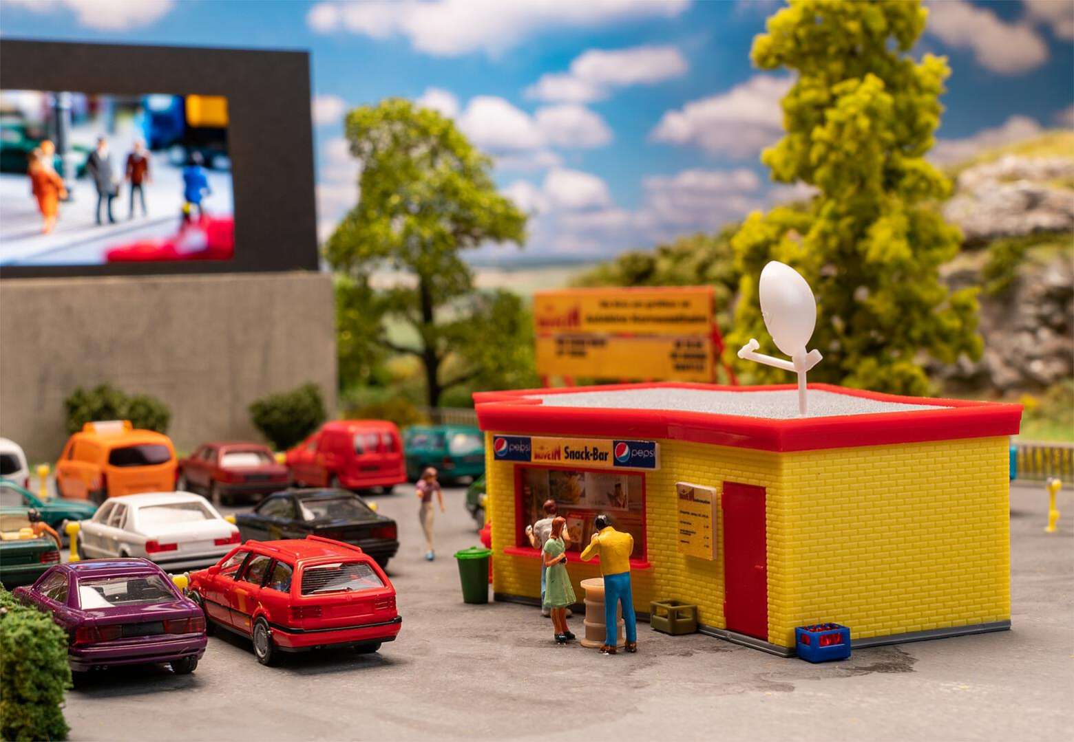 Drive-in movie theatre thumbnail 3