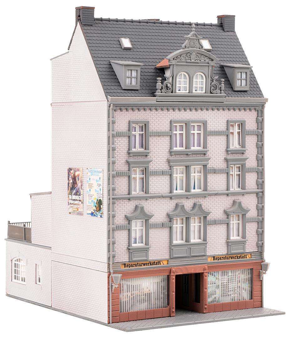 Town house with repair shop thumbnail 3
