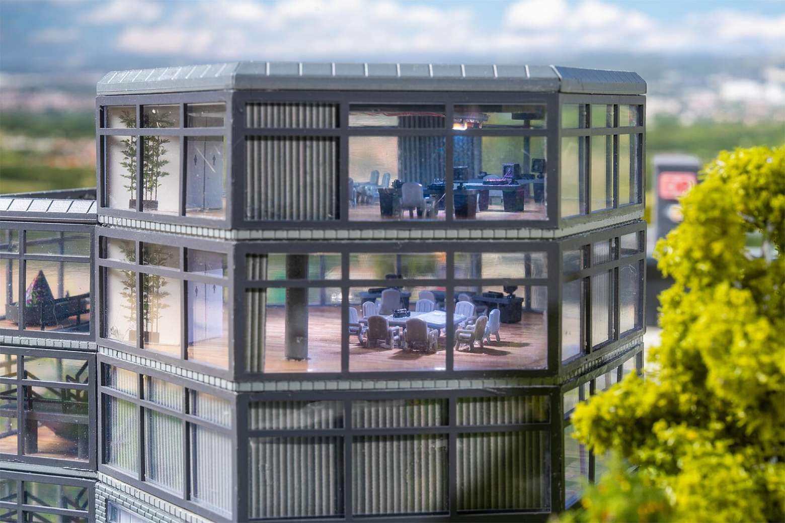 Office high-rise thumbnail 3