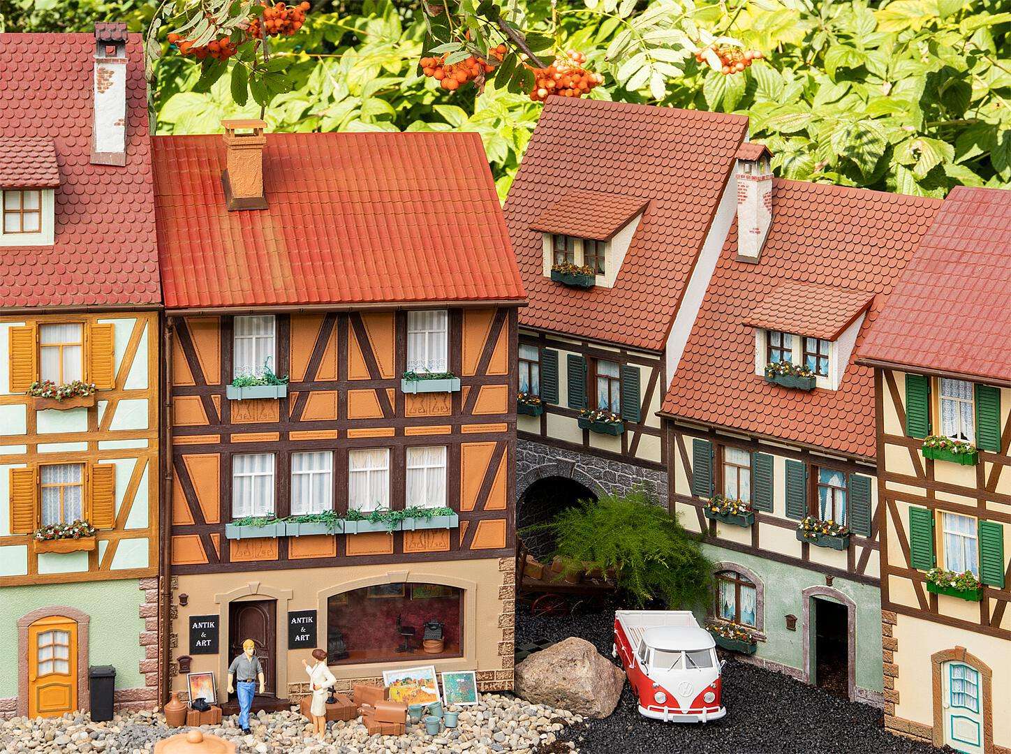 Half-timbered house with shop window, Relief model