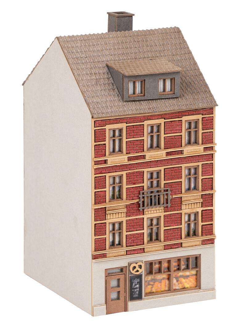 Town house with bakery thumbnail 3