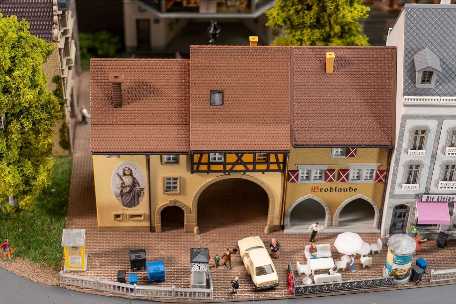 Maximilianstraße Old town houses thumbnail 4