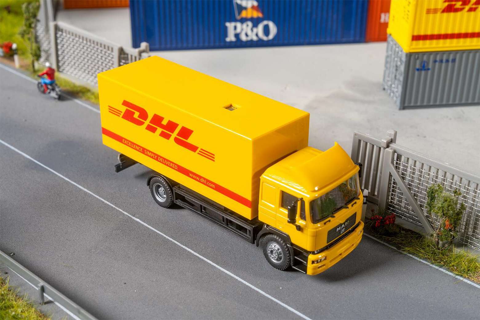 Car System Digital Truck MAN F 2000 DHL (Herpa) thumbnail 2