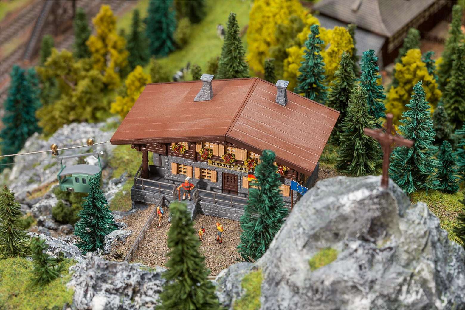 Goods- and passenger ropeway