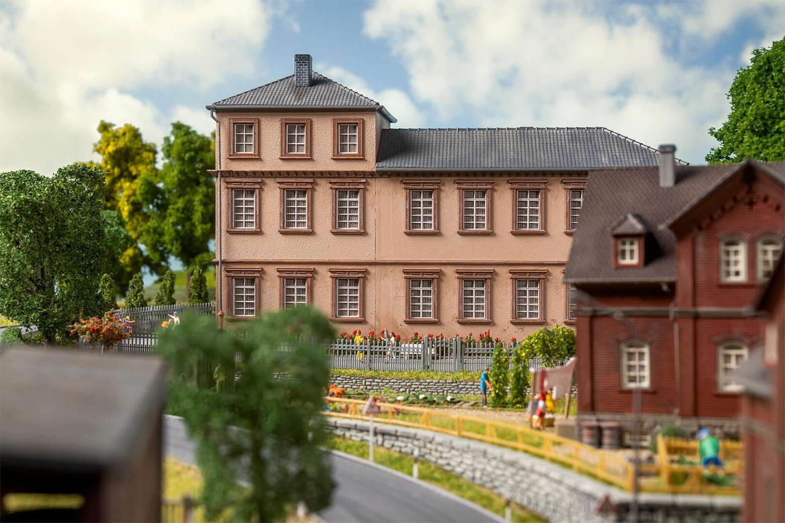 Waldorf School thumbnail 4