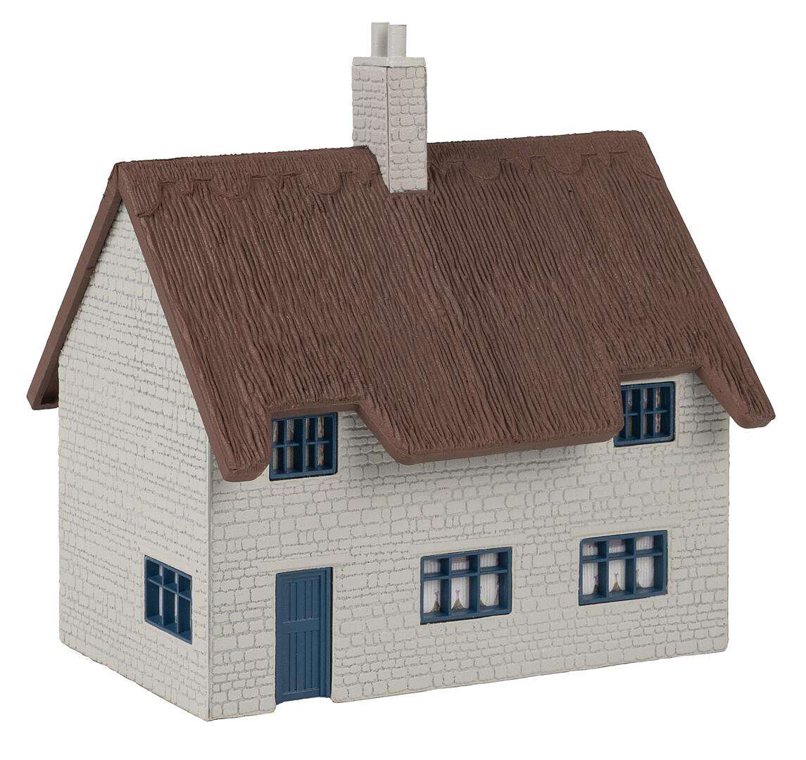 House with thatched roof thumbnail 3