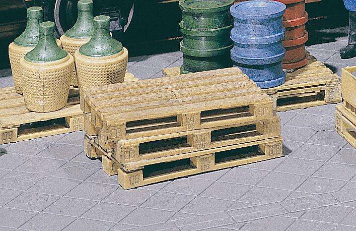 4 Pallets