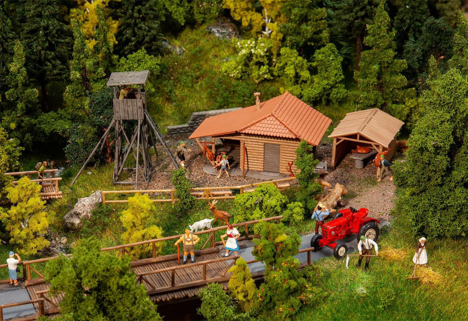 Hunter hut with raised hide