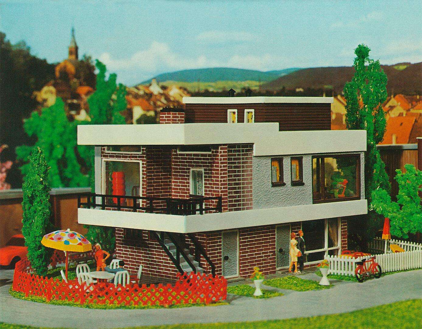 B-257 Modern house with flat roof