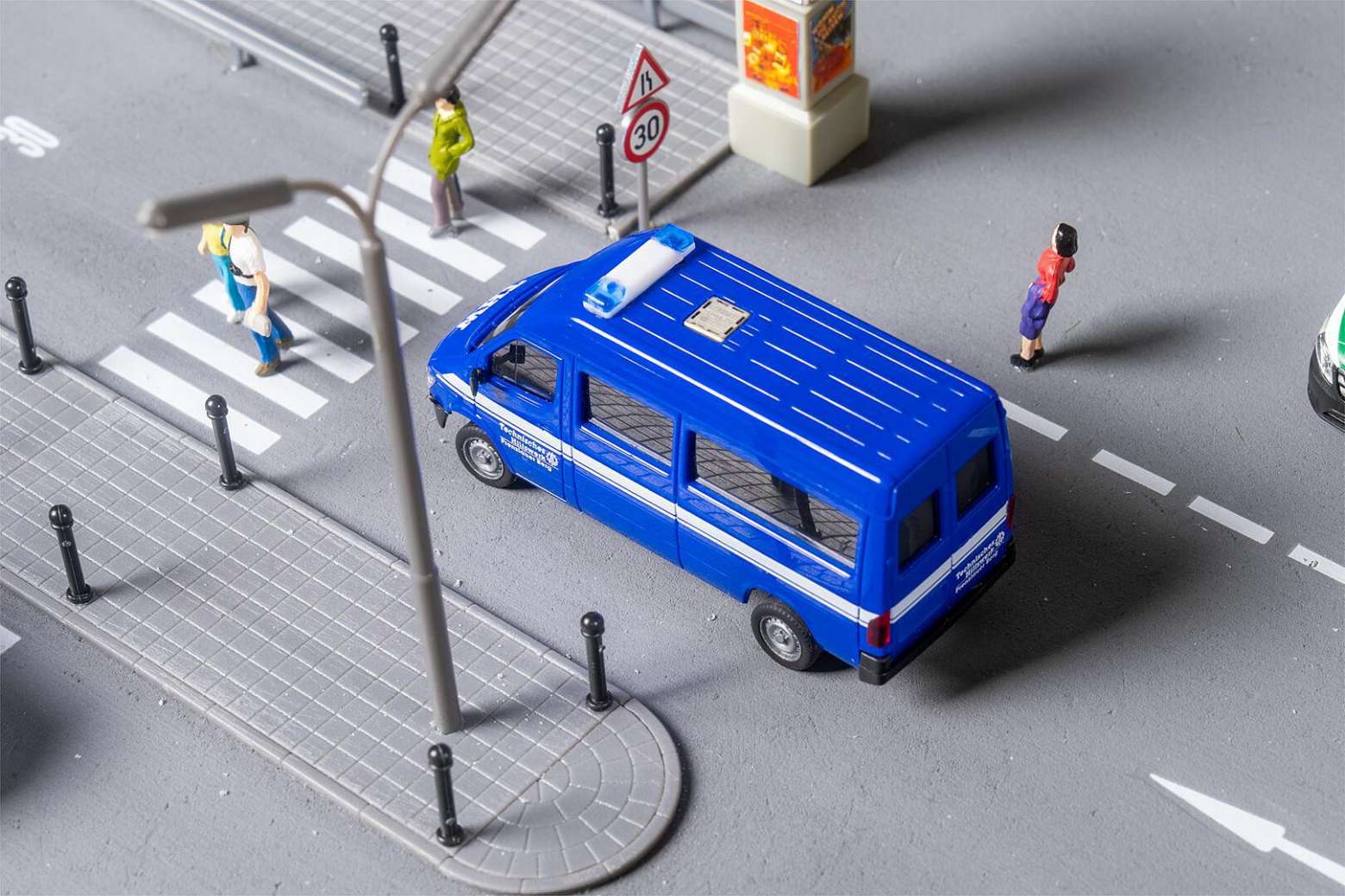 Car System Digital MB Sprinter THW (HERPA) thumbnail 2
