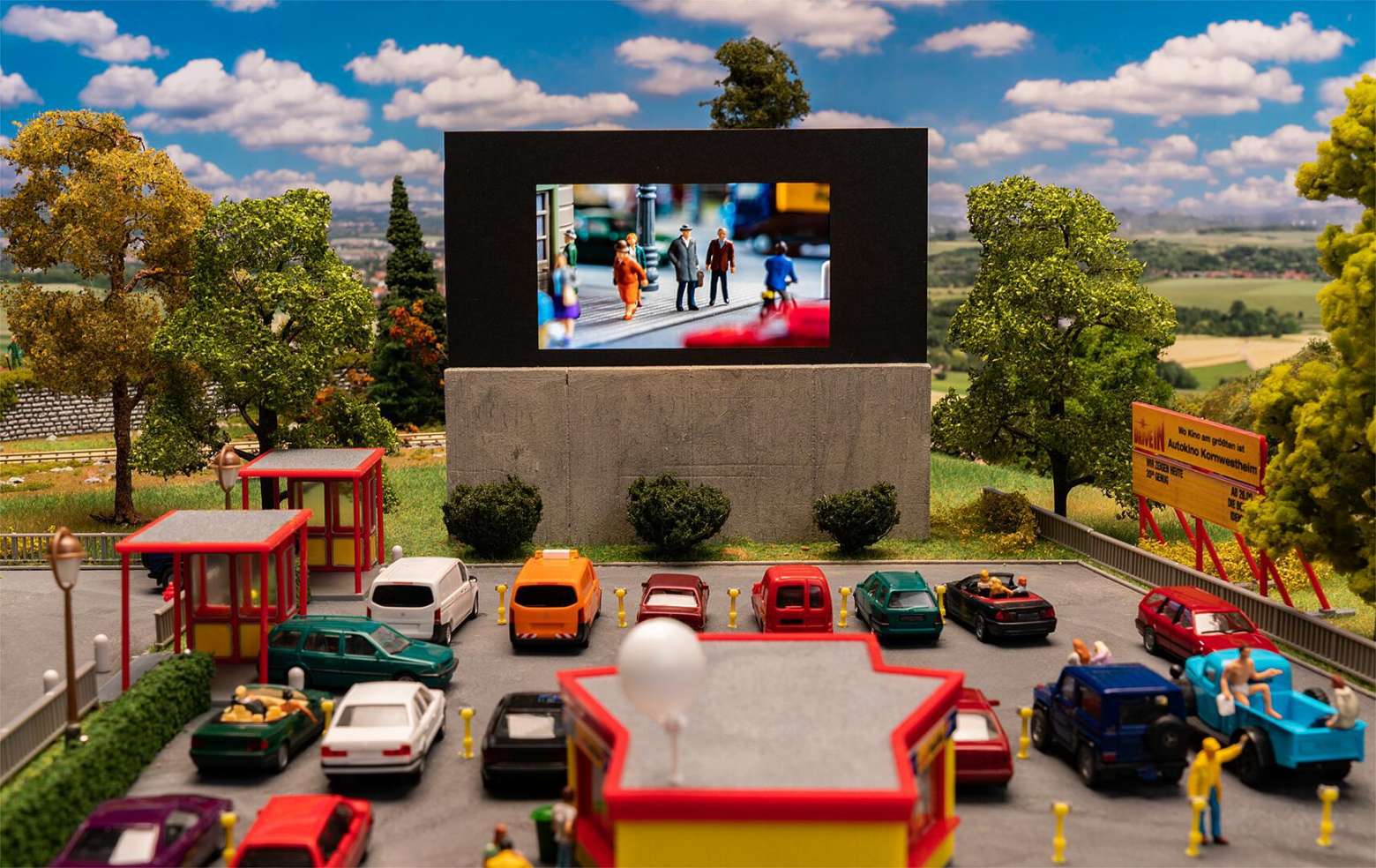 Drive-in movie theatre thumbnail 6