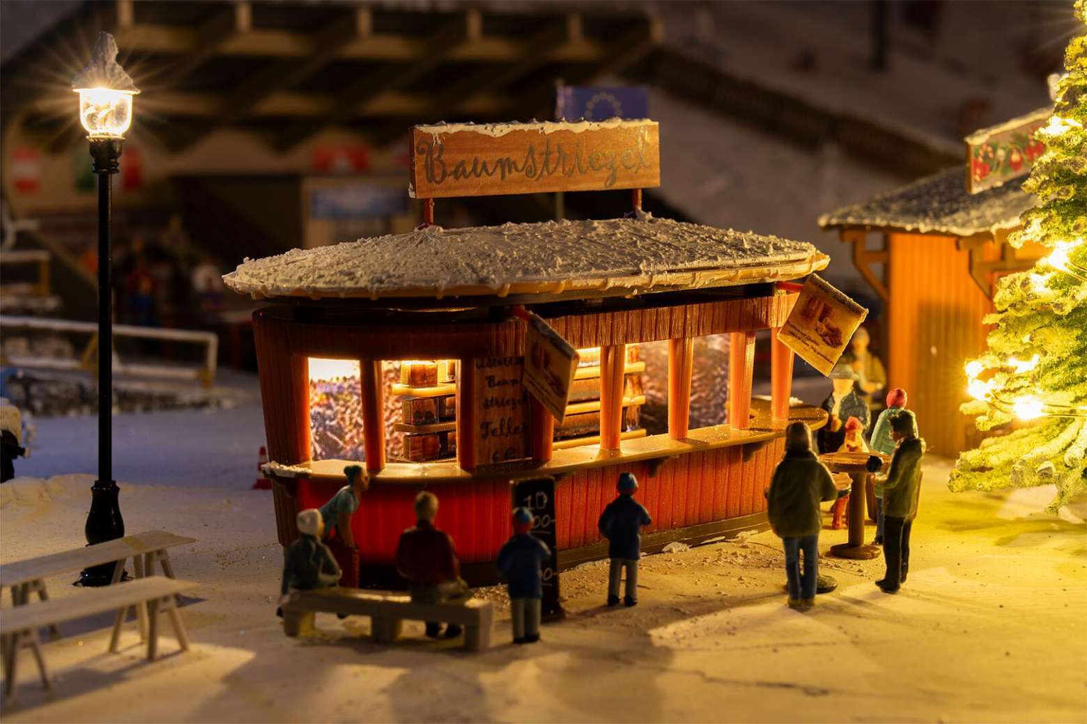 2 Christmas market stalls with illuminated Christmas tree thumbnail 4