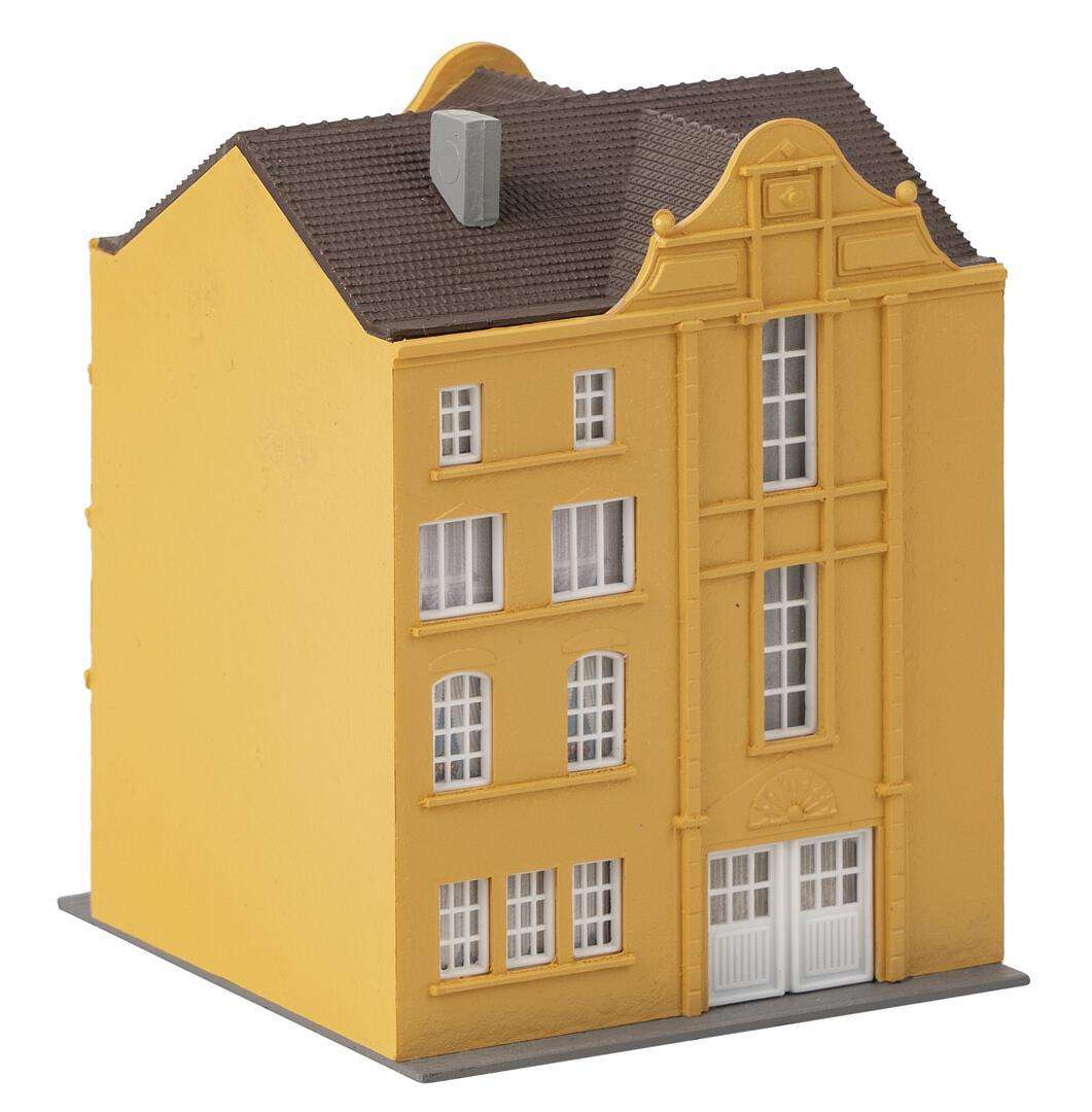 Town house with archways thumbnail 2