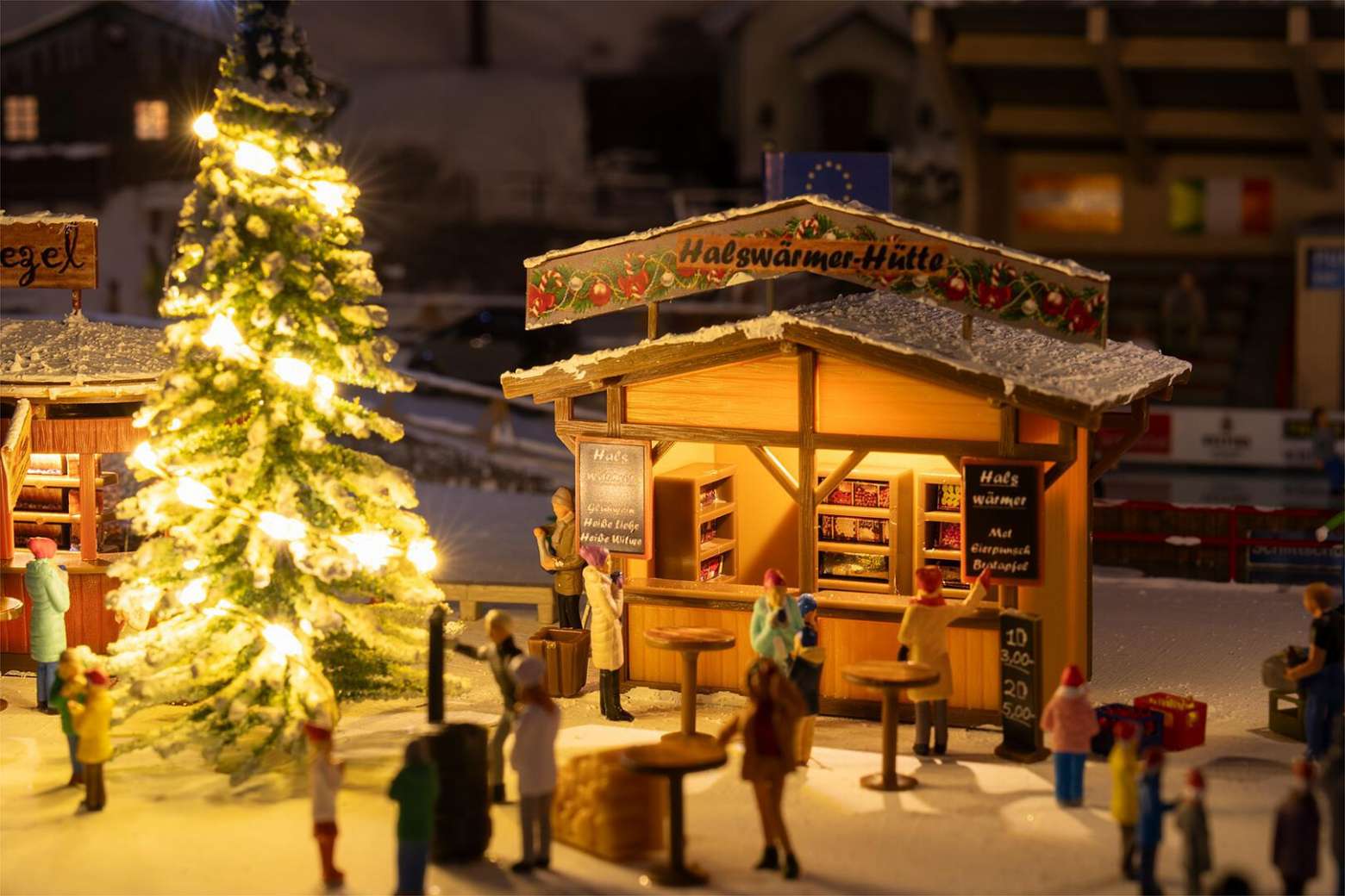 2 Christmas market stalls with illuminated Christmas tree thumbnail 3